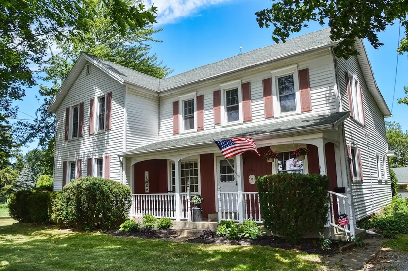 Updated authentic family farmhouse - Image 1