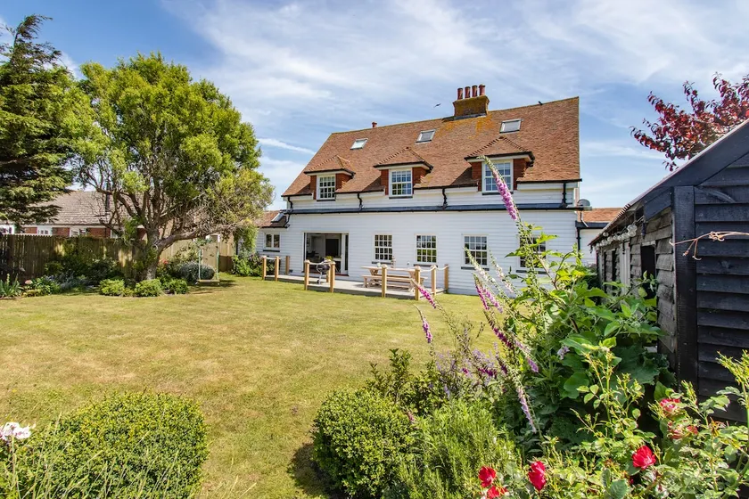 Seagulls, Camber | 5 Bed Holiday Home | Sleeps 10 - Image 1