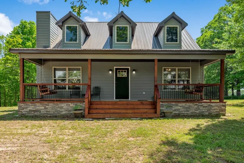 Stay Next Door to Arkansas’ Most Iconic View! - Image 1
