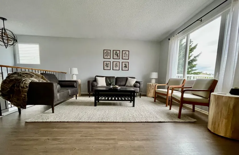 Mountain Style 4-bedroom Home near Jasper NP gate - Image 1