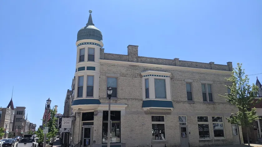 Historic downtown upstairs 2-bedroom rental unit - Image 1