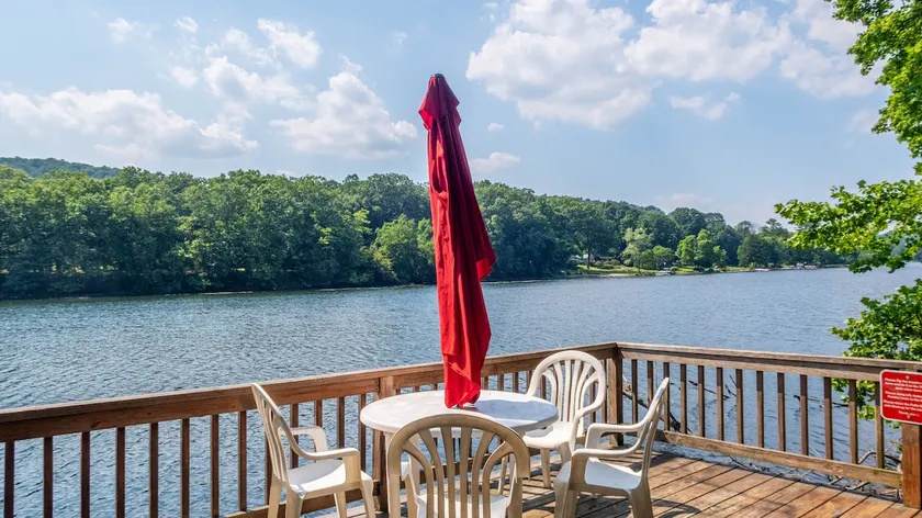 Beautiful Waterfront on Housatonic River - Image 1