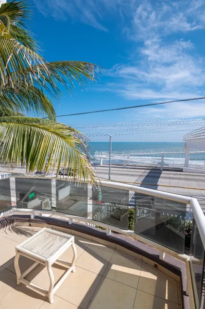 Coral House, beachfront with ocean view - Image 1