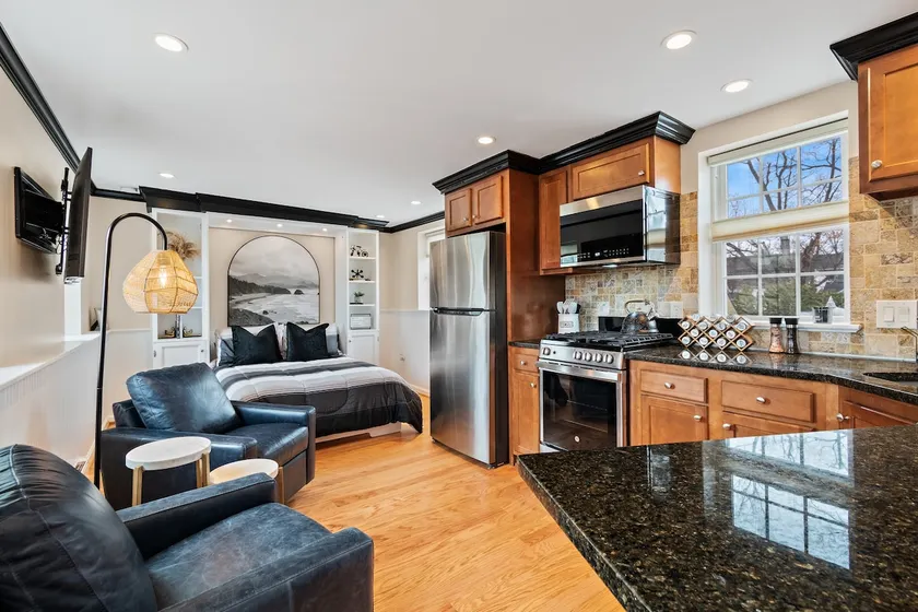 Cozy Loft for 2- Steps from Village of Pittsford - Image 1