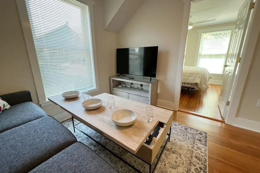 Sea Breeze apt, 10 min walk to Beach! EV Charger - Image 1