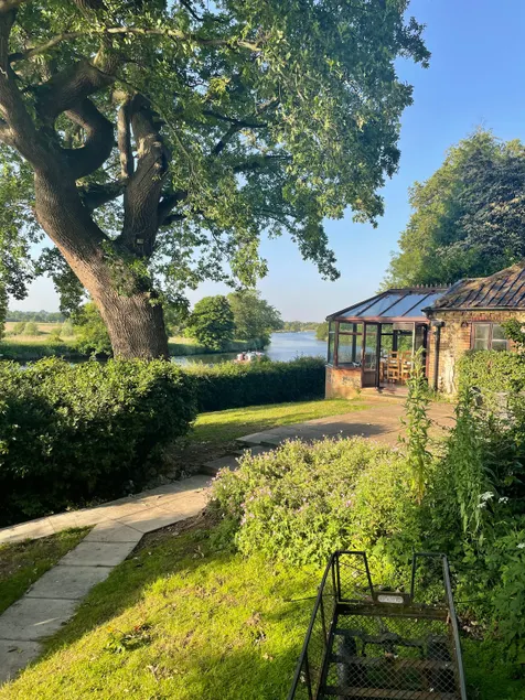 Bungalow entièrement équipé avec jardin et barbecue | Vue rivière - Image 1