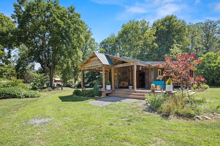 New! Charming Oasis on a Trout Stream. - Image 1