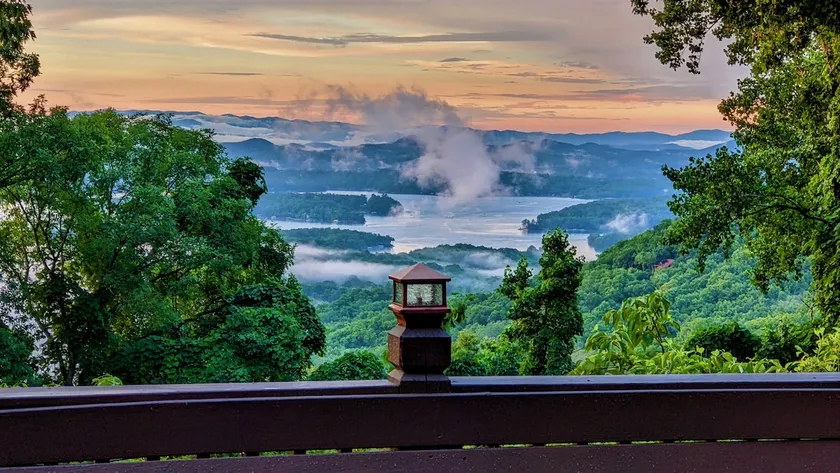 Stunning BlueRidge Lake view cabin *HotTub *Sauna* - Image 1