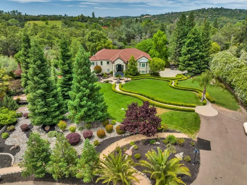Country Luxury Estate | Pool, Spa & Wedding Venue - Image 1