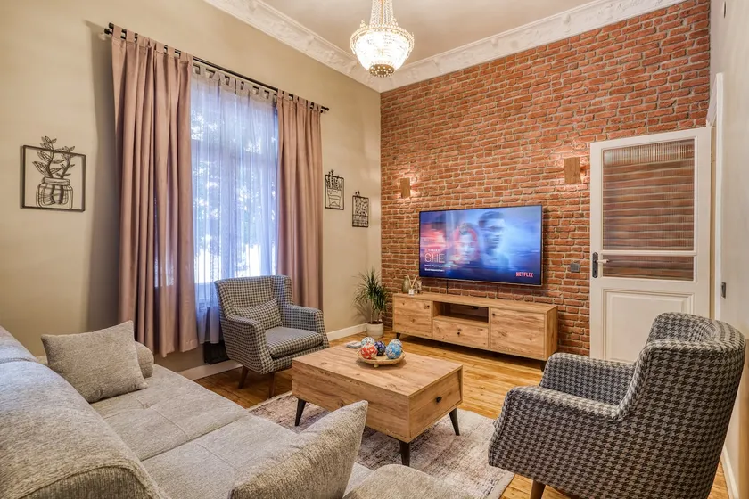 Premium House, 3BR, Renovated, Best Loc Kadky - Image 1