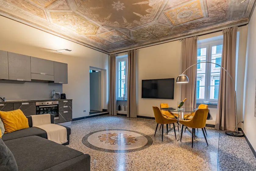 Elegant apartment with frescoed ceiling - Image 1