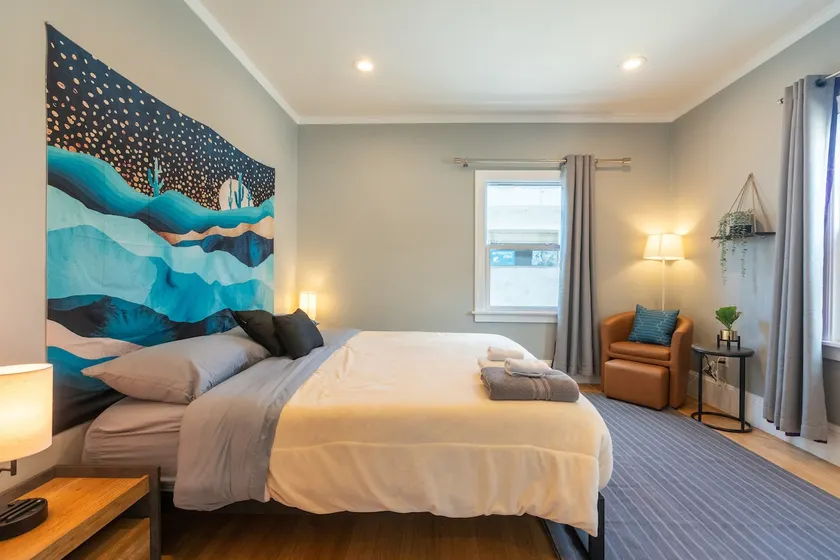 Uptown Oakland Stylish 2BR | Parking + Near Shops & Dining - Image 1