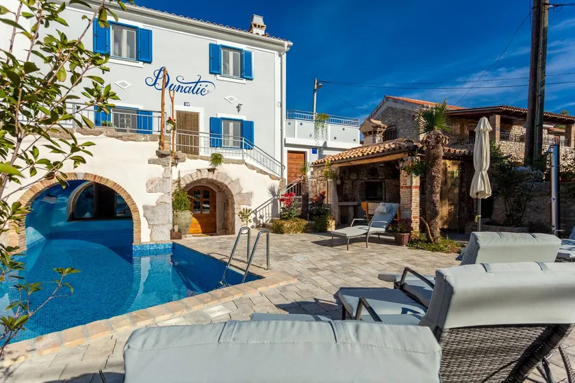 Rustikales Steinhaus Villa Dunatić mit privatem Pool - Image 1