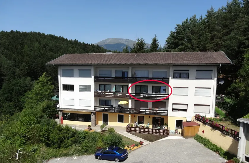 Kristin - Modern Apartment with Pool & Lake View - Image 1