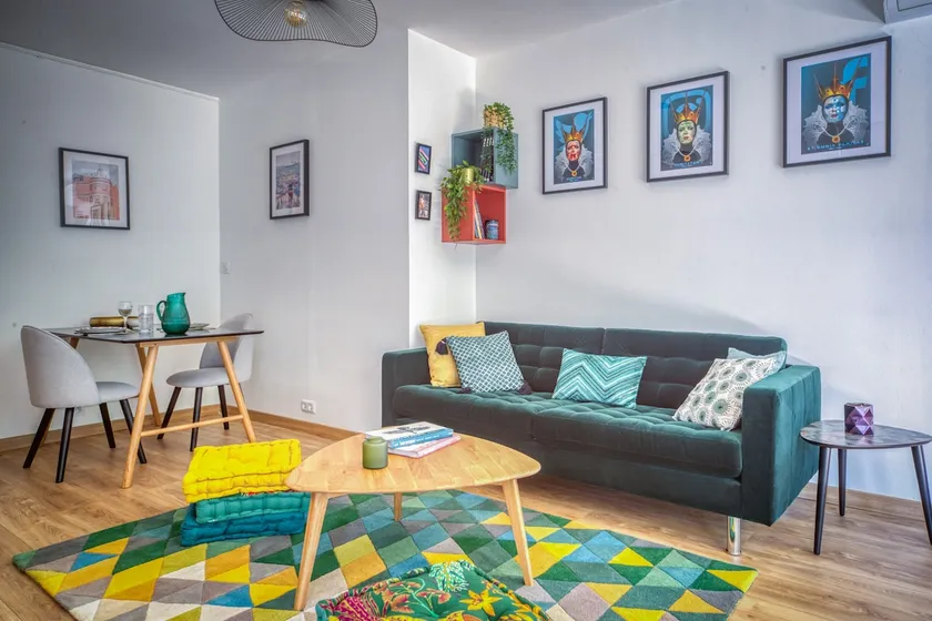 Beautiful contemporary apartment with parking - Image 1