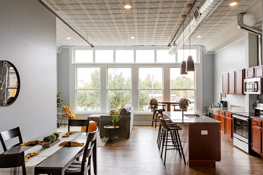 Spacious Downtown Owosso Loft - Image 1