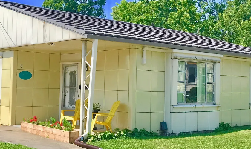 Lustron House 2 bedroom ADA ramp free parking - Image 1