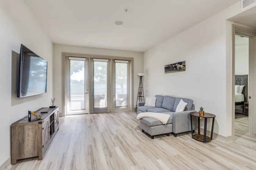 Cozy 1-bedroom Condo with Resort-Style Living - Image 1