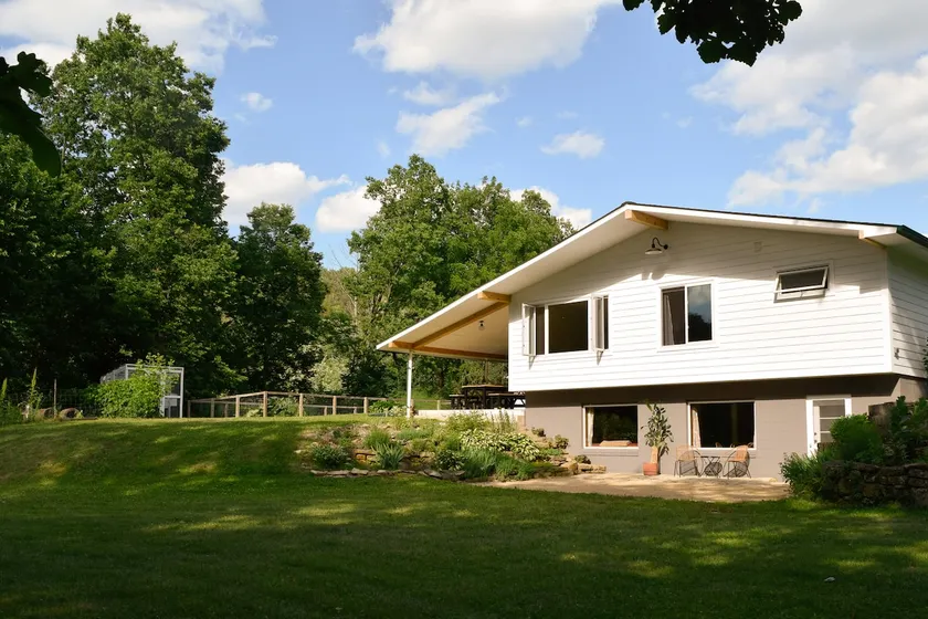 Driftless River House *Hot Tub* Modern Cottage - Image 1