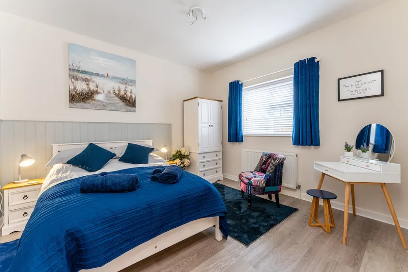 The Coastal Hideaway - 3 min walk to town & beach! - Image 1