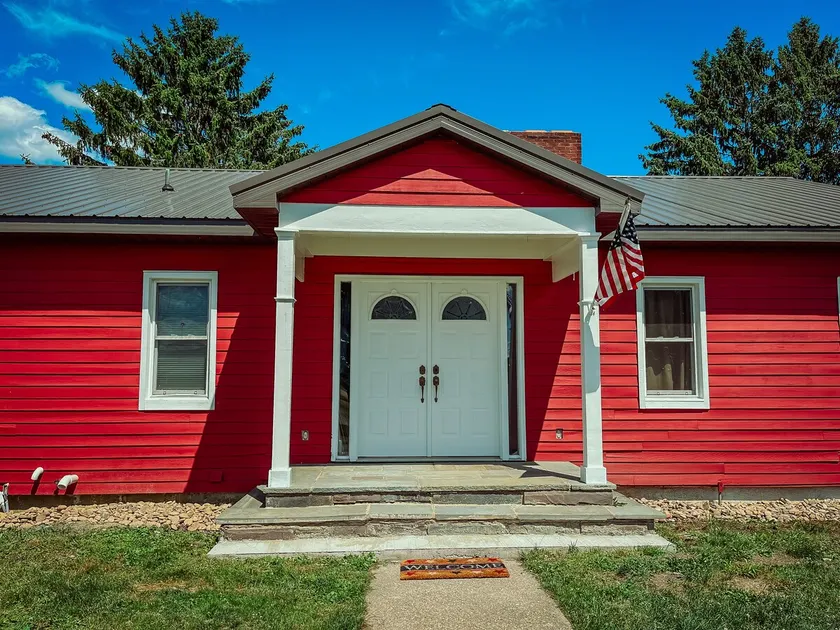 Spacious Family-friendly home along Seneca Lake - Image 1