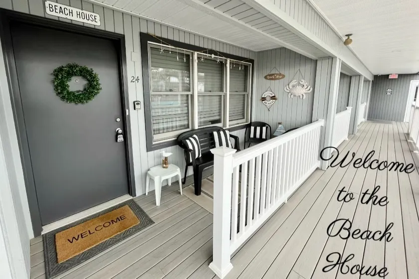 LOVELY CONDO STEPS FROM BEACH NEWLY RENOVATED - Image 1
