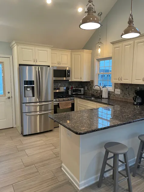 Renovated Beach Bungalow! Booking Summer 2025 - Image 1