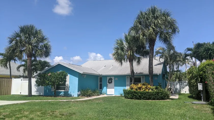 Quiet Beach Bungalow near Roger Dean Stadium - Image 1