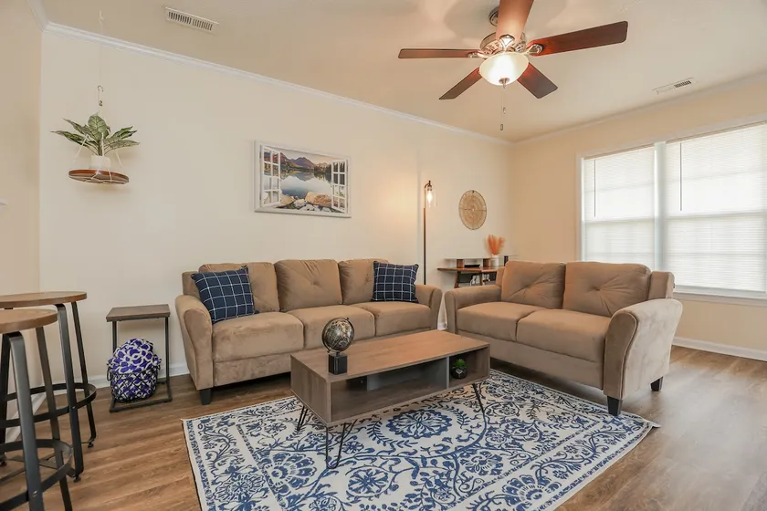 Centrally located 2 bedroom townhome! - Image 1