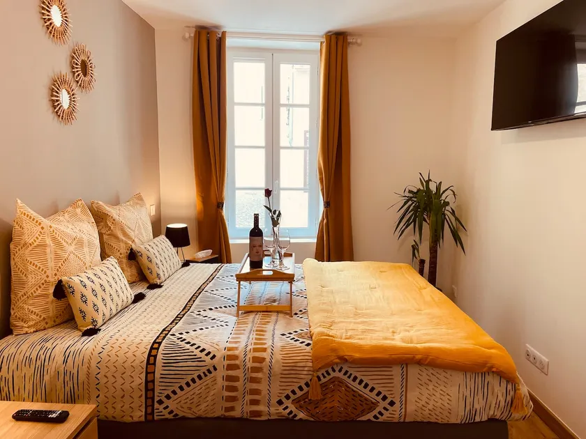 La Maison De La Tour: Bedroom number 1 - Image 1