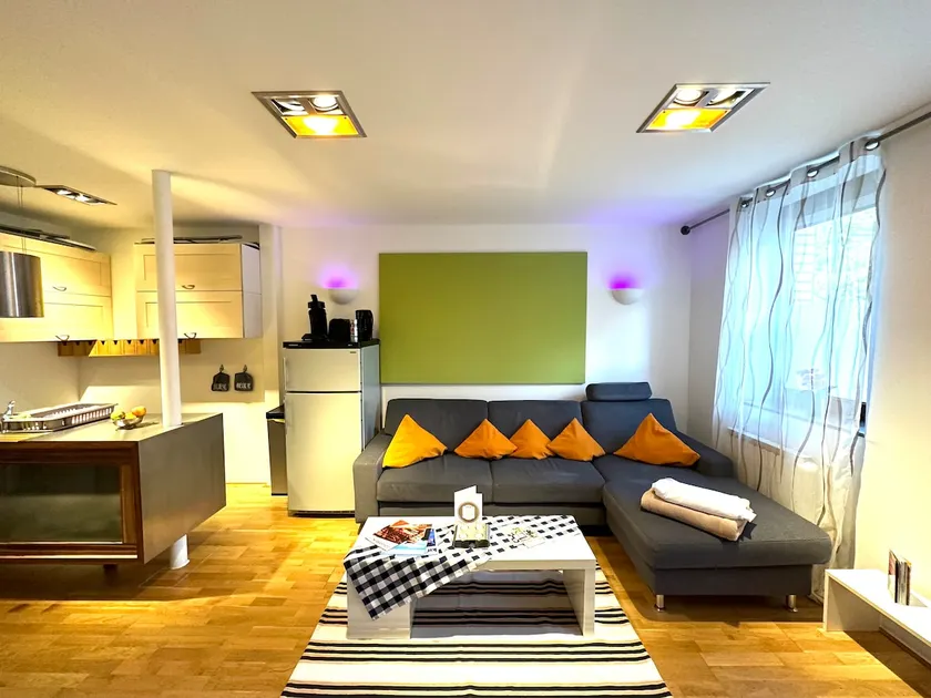 Family/Business Apartment Air Conditioning/Schacht85 - Image 1