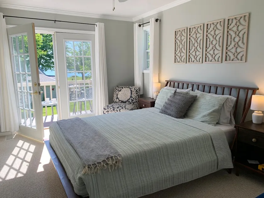 Huron Lakeview Cottage 3 bedroom with beach access - Image 1