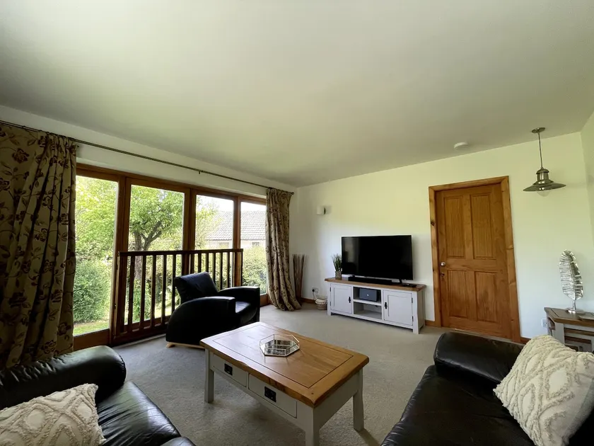 Mossbank, Benllech Spacious bungalow, large garden - Image 1