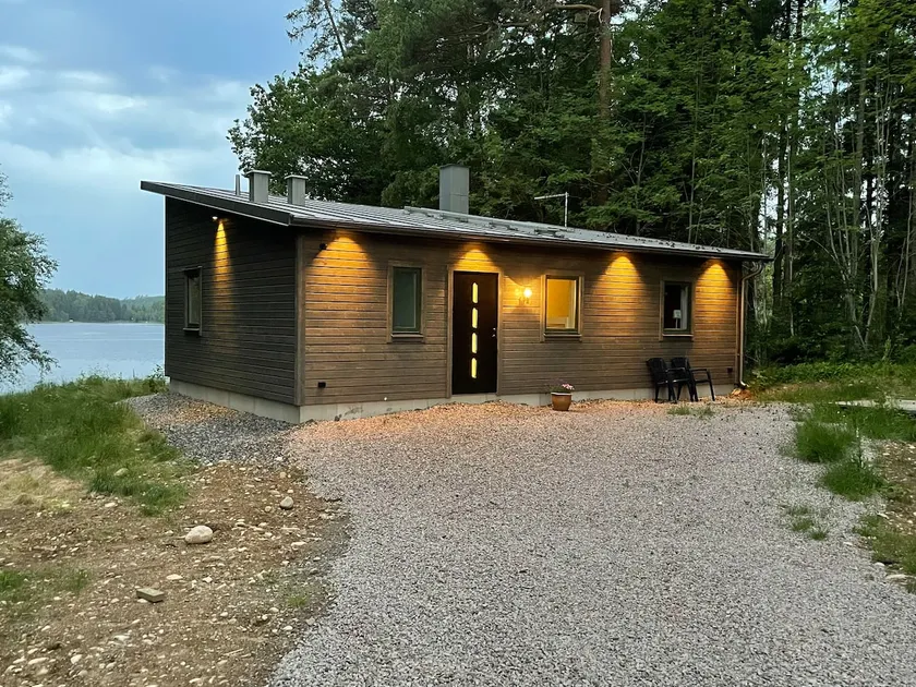 Well-designed Funkis-style lake house in Ramsjövik - Image 1