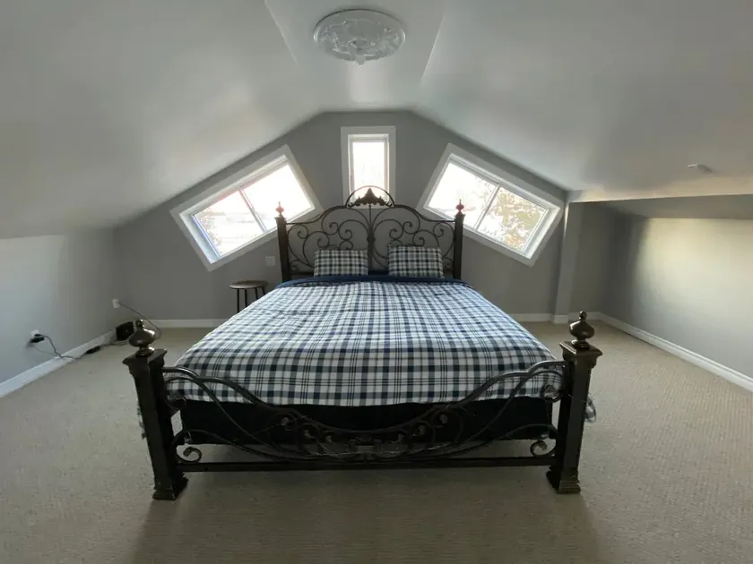 Riverside 3-Bedroom Cottage with Hot Tub - Image 1
