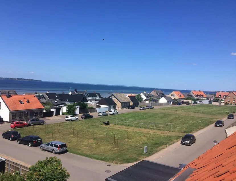 Bright ground floor with ocean views - Image 1