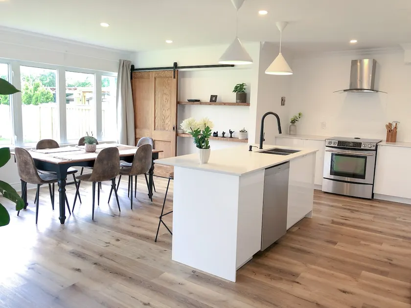 Spacious Detached House close to Downtown and Lake - Image 1