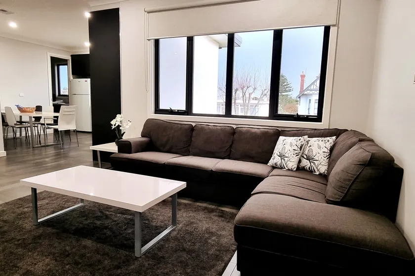 Spacious Modern Apartment - St Kilda East - Image 1