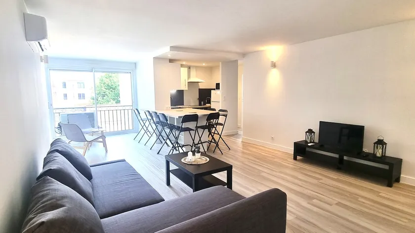 Apartment 8 people renovated and air-conditioned / parking / 2 km from the sea - Image 1