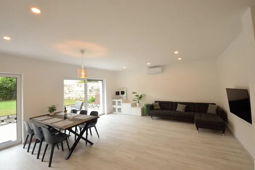 New 2 Bedroom Condo In The Center - Image 1