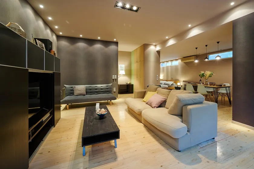 Modern ground floor apartment with garden - Image 1