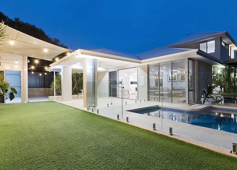 Luxury Executive home with pool - Image 1
