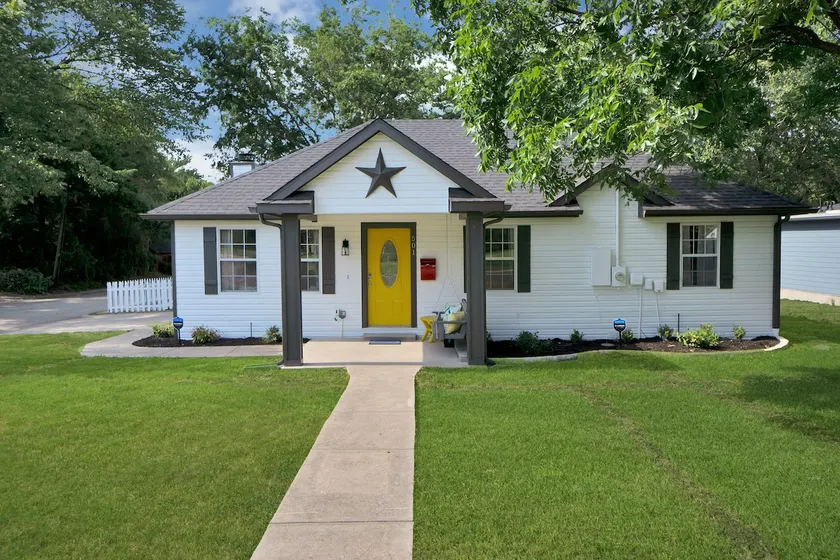 “Casablanca”Downtown Rockwall-Child/Pet Friendly - Image 1