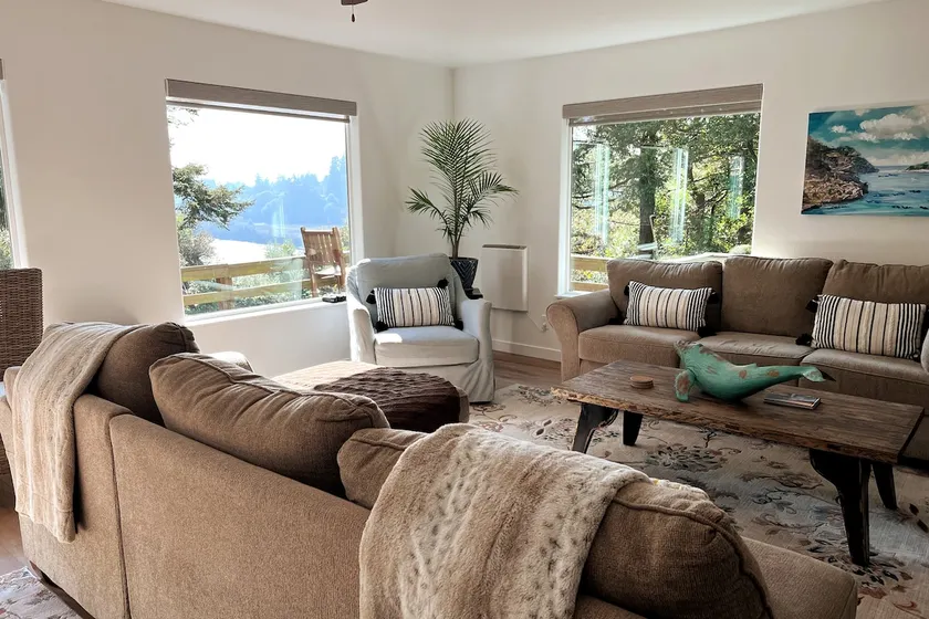 Chetco Riverview! Private! Rejuvenating Hot Tub! King Bed! - Image 1