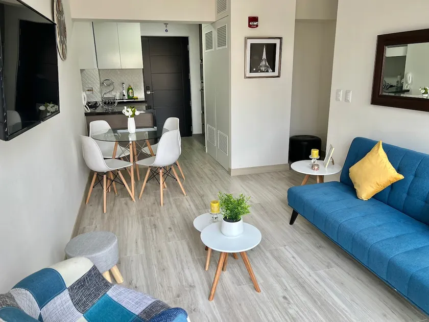 A beautiful modern apartment in a condominium - Image 1