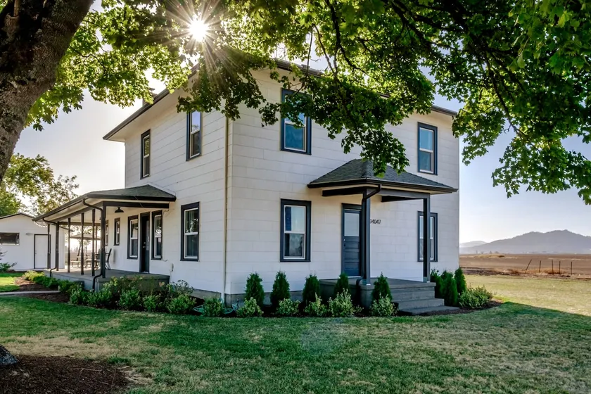 *Updated farmhouse with lots of outdoor space! - Image 1