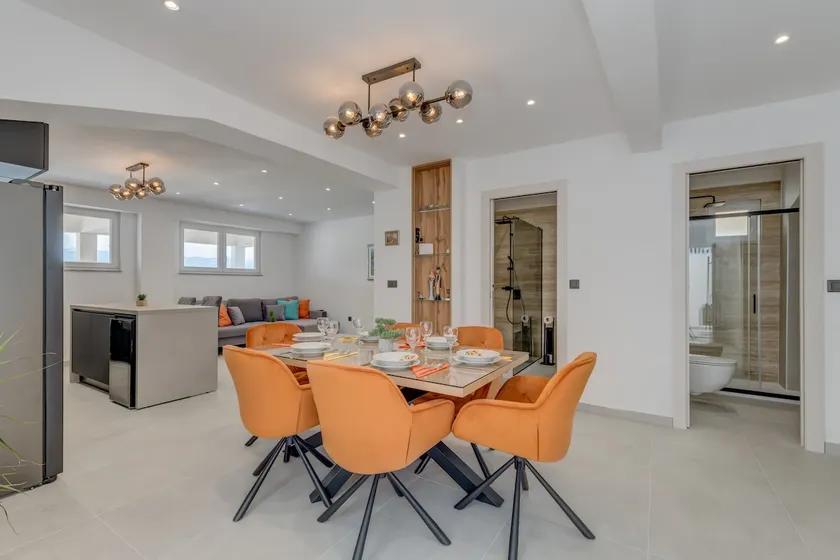 New! Luxury apartment on the beach with hot tub. - Image 1
