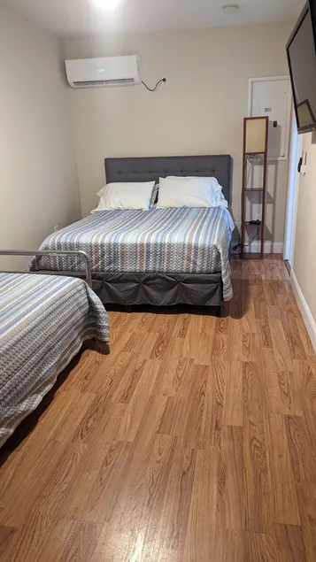 Private guest suite, up to 4 adults, self check-in - Image 1