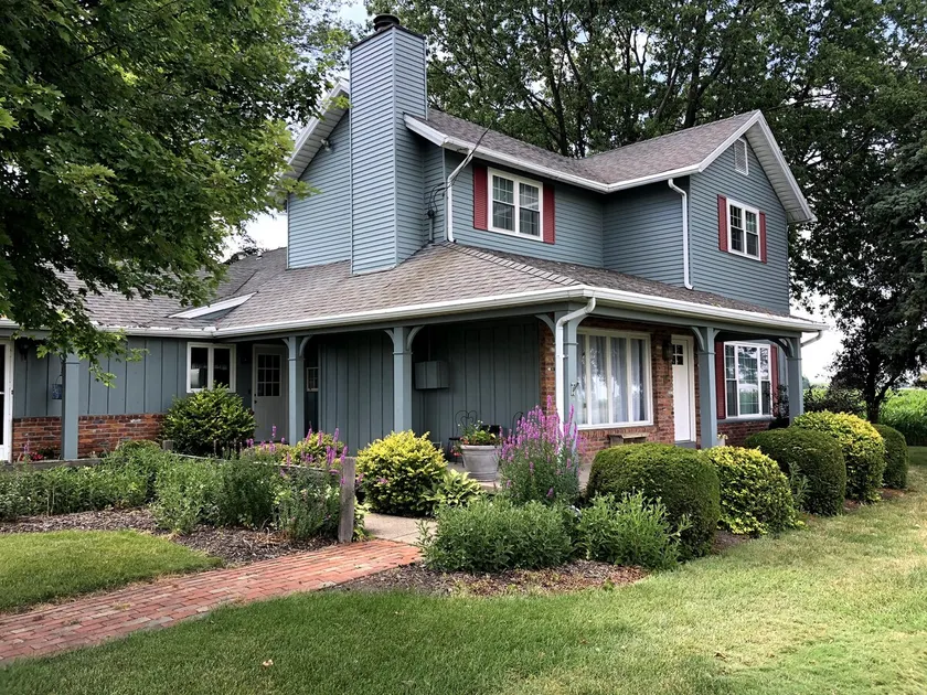 Cheerful 4-bedroom home attached to Ice Cream Cafe - Image 1