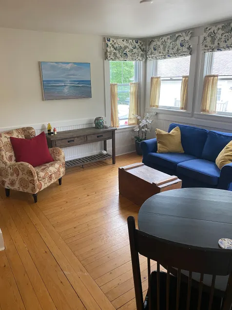 2 bedroom unit in heart of Chester Village. - Image 1